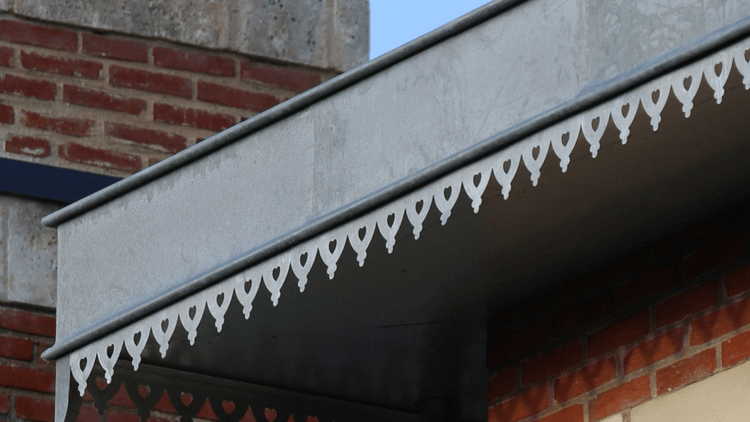 Lambrequin de toit, vignette de la collection en zinc, marque ORNABAT