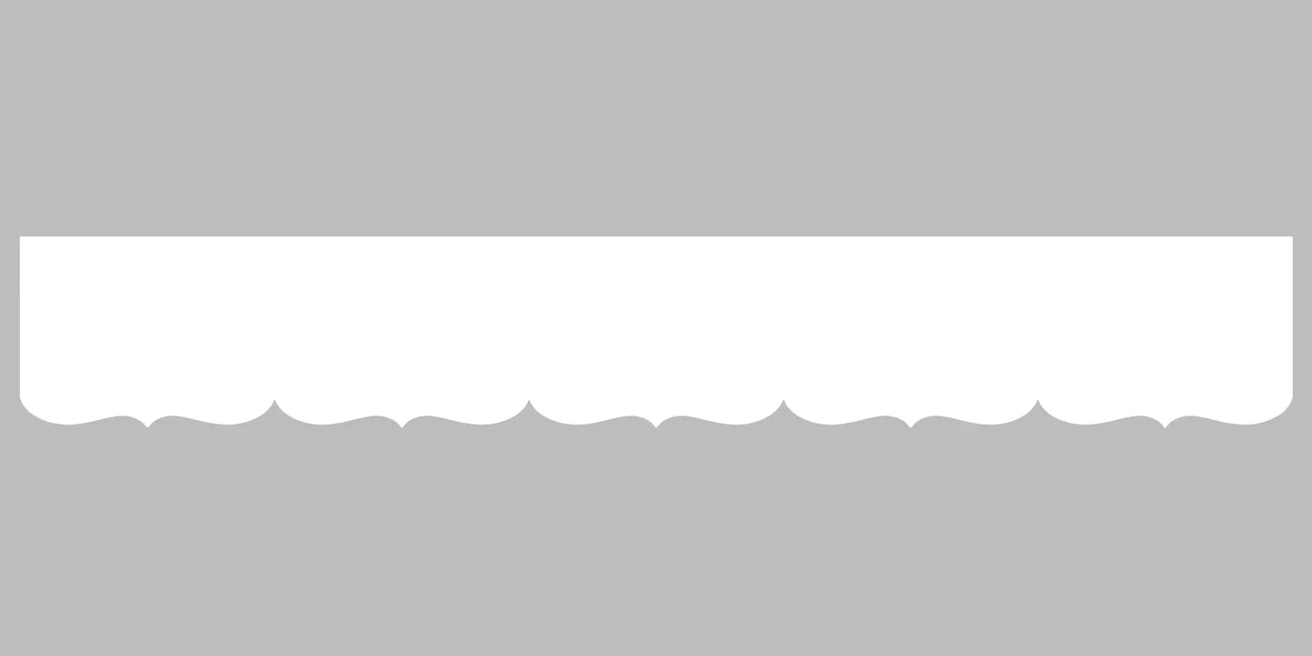 Bandeau du lambrequin Seignosse blanc en alu, motif décoratif pour bord de toit et fenêtre, vue rapprochée sur la frise 30mm découpée, ORNABAT