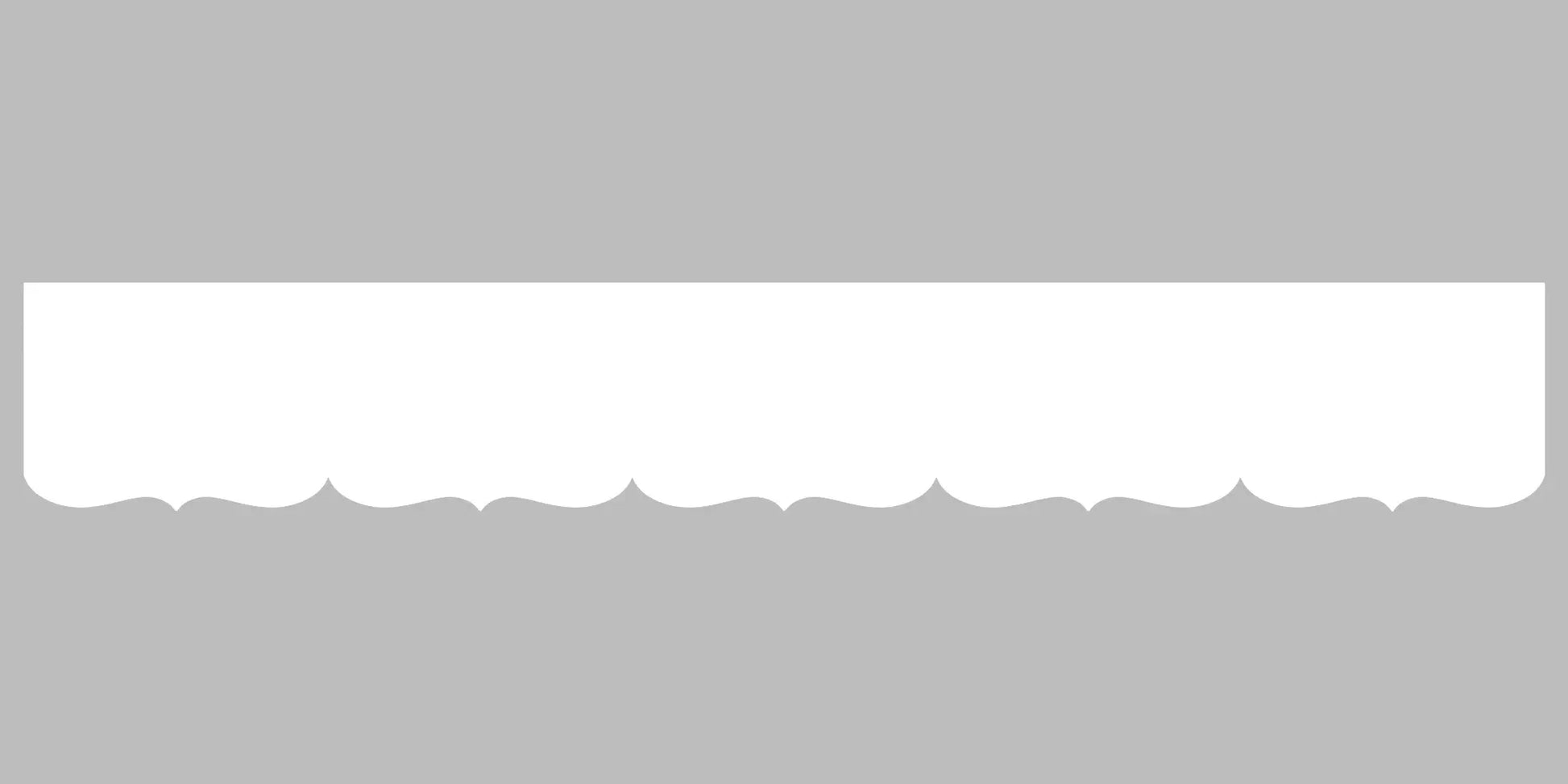 Bandeau du lambrequin Seignosse blanc en alu, motif décoratif pour bord de toit et fenêtre, vue rapprochée sur la frise 30mm découpée, ORNABAT
