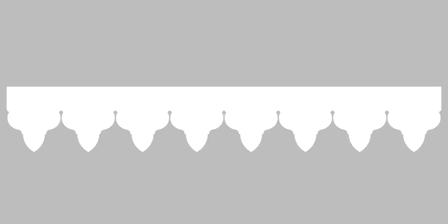 Bandeau du lambrequin Frejus blanc en alu, motif décoratif pour bord de toit et fenêtre, vue rapprochée sur la frise 115mm découpée, ORNABAT