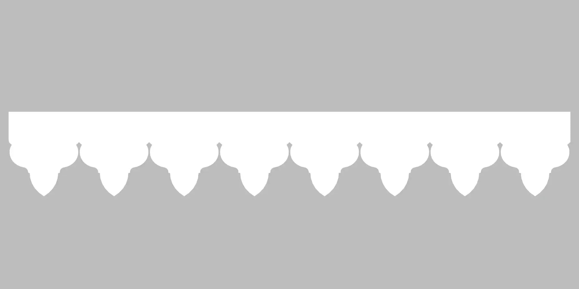 Bandeau du lambrequin Frejus blanc en alu, motif décoratif pour bord de toit et fenêtre, vue rapprochée sur la frise 115mm découpée, ORNABAT