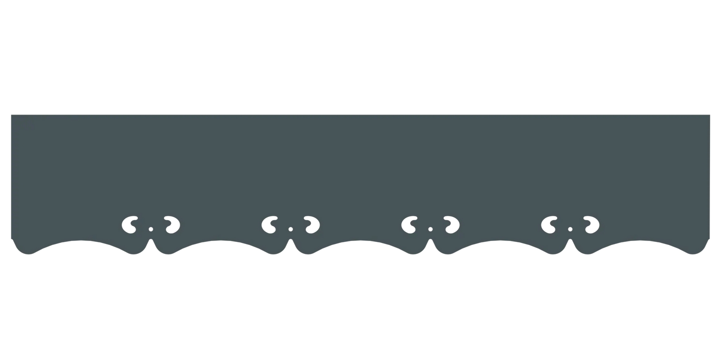 Bandeau du lambrequin Breville gris foncé en alu, motif décoratif pour extérieur de fenêtre, vue rapprochée sur le décor 70mm découpé, ORNABAT