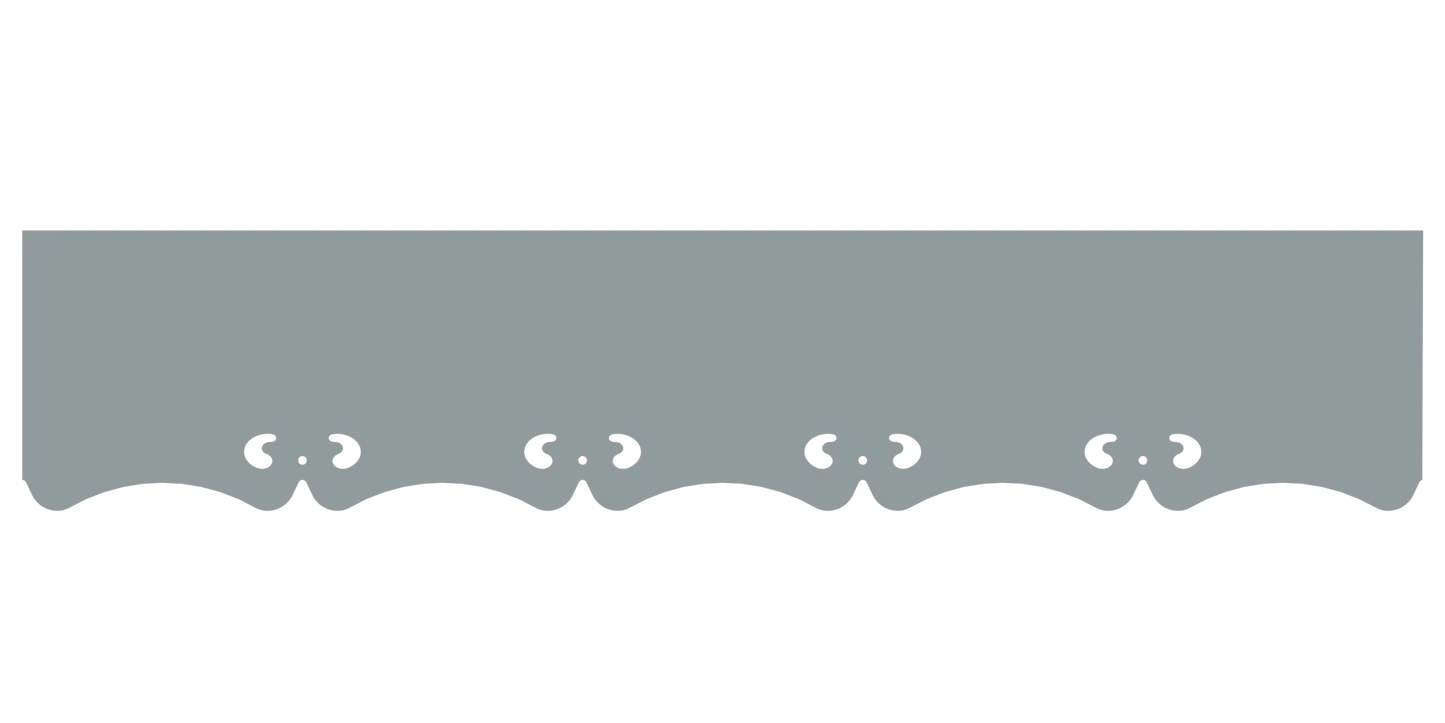 Bandeau du lambrequin Breville gris clair en alu, motif décoratif pour extérieur de fenêtre, vue rapprochée sur le décor 70mm découpé, ORNABAT