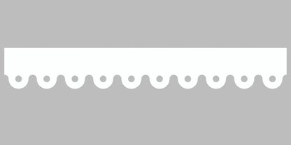 Bandeau du lambrequin Evreux blanc en alu, motif décoratif pour bord de toit et fenêtre, vue rapprochée sur la frise 60mm découpée, ORNABAT