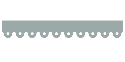 Bandeau du lambrequin Evreux gris clair en alu, motif décoratif pour bord de toit et fenêtre, vue rapprochée sur la frise 60mm découpée, ORNABAT