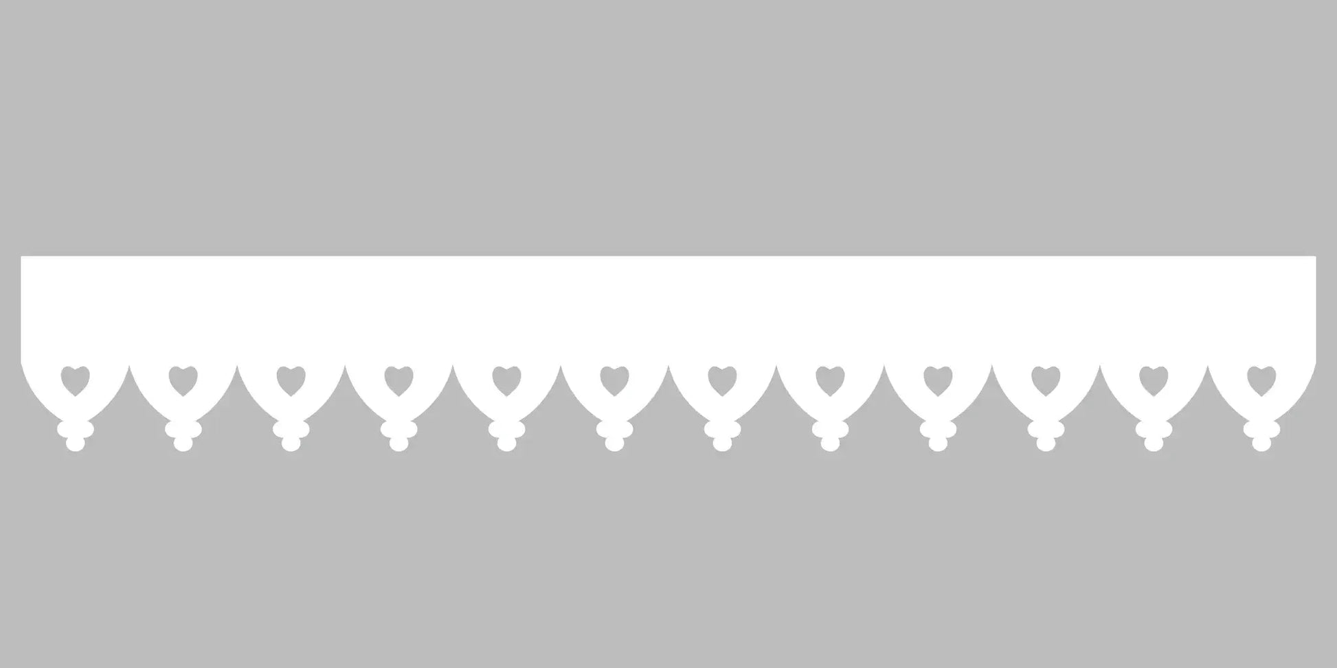 Bandeau du lambrequin Romans blanc en alu, motif décoratif pour bord de toit et fenêtre, vue rapprochée sur la frise 80mm découpée, ORNABAT