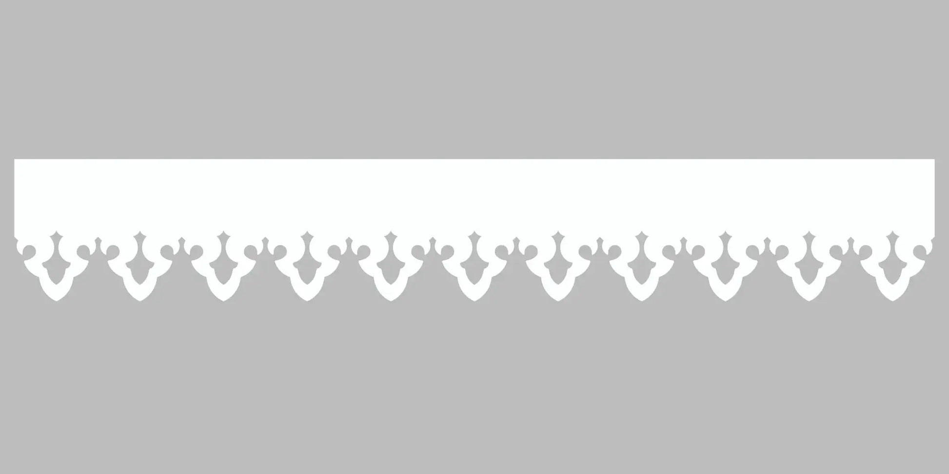 Bandeau du lambrequin Saint-Lary blanc en alu, motif décoratif pour bord de toit et fenêtre, vue rapprochée sur la frise 93mm découpée, ORNABAT