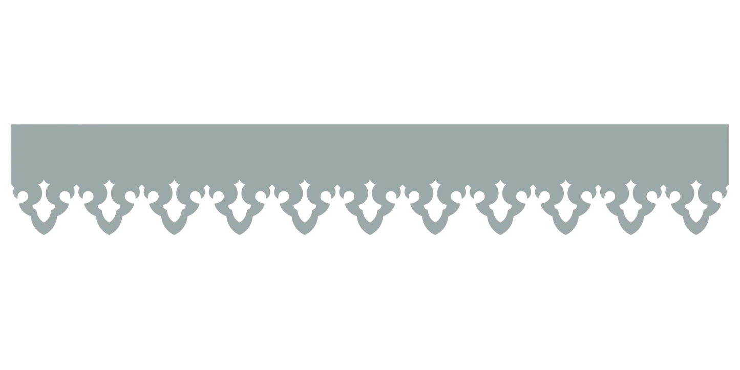 Bandeau du lambrequin Saint-Lary gris clair en alu, motif décoratif pour bord de toit et fenêtre, vue rapprochée sur la frise 93mm découpée, ORNABAT
