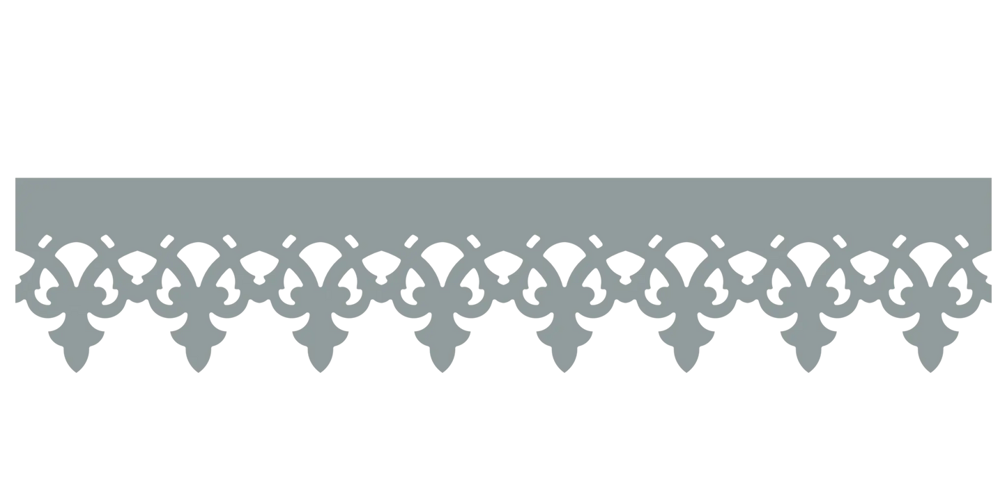 Bandeau du lambrequin Fecamp gris clair en alu, motif décoratif pour bord de toit et fenêtre, vue rapprochée sur la frise 170mm découpée, ORNABAT