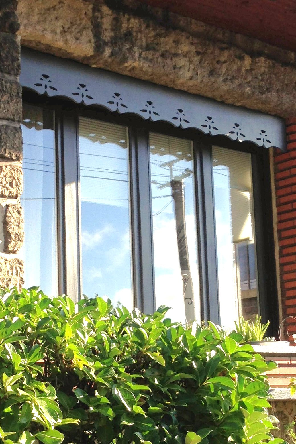 Lambrequin extérieur de fenêtre grande largeur, modèle Aix en bois contreplaqué CTBX, ORNABAT