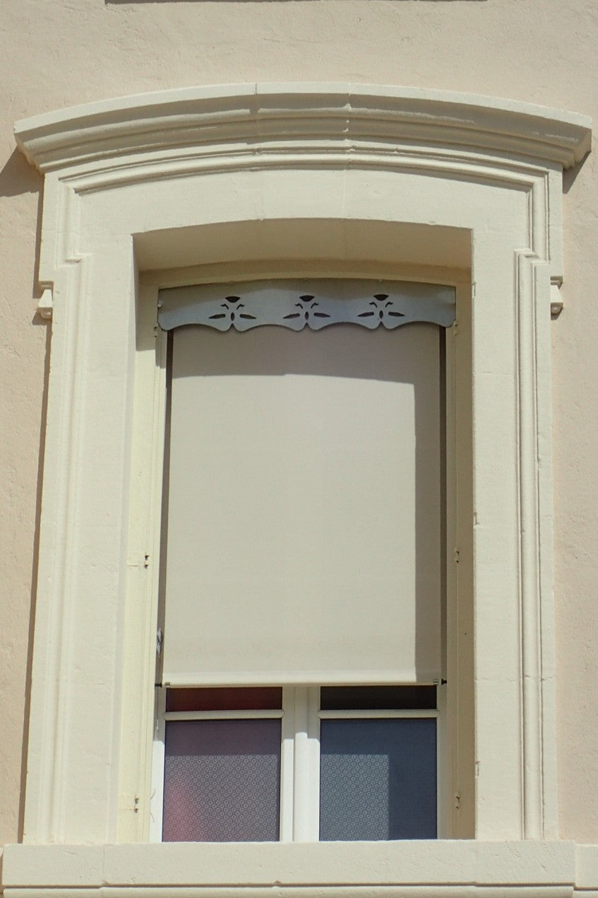Lambrequin extérieur de fenêtre cintrée, protège le store, modèle Aix en zinc naturel, ORNABAT