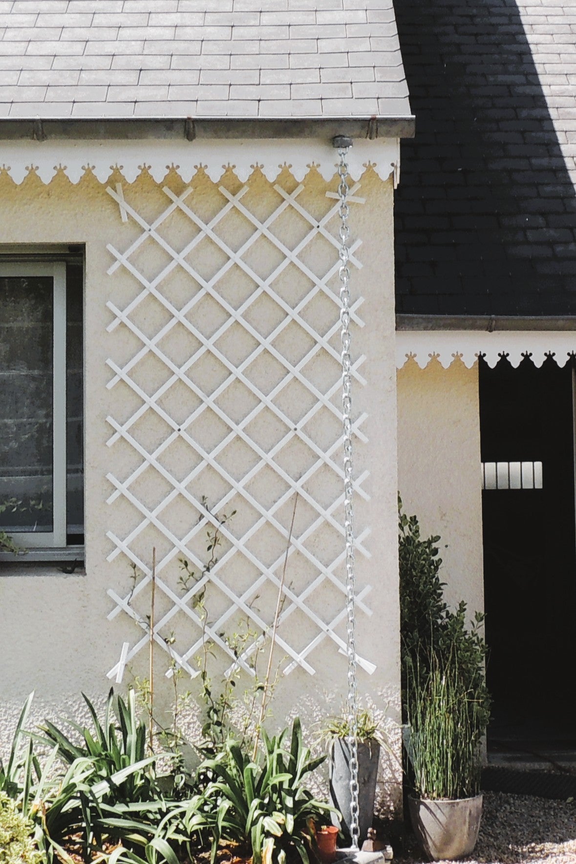Lambrequin de toit sur garage et maison, modèle Bagneres en PVC, ORNABAT